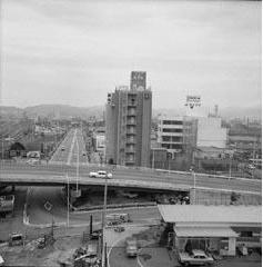 駅前区画整理現場の写真