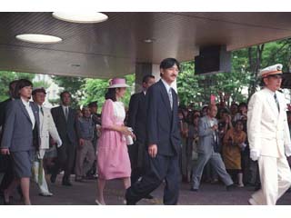 秋篠宮ご夫妻・松本到着の写真
