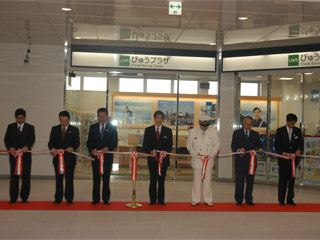 松本駅東西自由通路　一部供用開始の写真