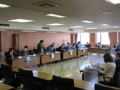 政策討論会