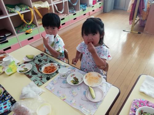 年少給食風景