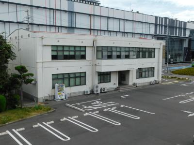 松本市勤労会館の外観写真です